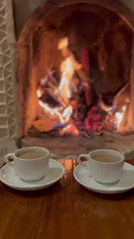 #şöminekeyfi🔥🔥🔥 #şömine #kahveseverler #kahvekeyfi #kışgünüm #huzurlubirakşam #huzurum #nescafe #romantik #balayıotelleri