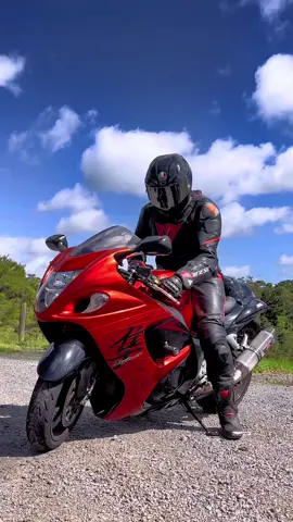 When you look at me … ⚡️🔥 #superbikers #superbikesgram #superbikelovers #dhoom #dainese #daineseofficial #superbike #superbikeriders #hayabusa #agvpista #alpha #suzukihayabusa #agvhelmet #dom #hayabusatiktok #hayabusa1300 #agv #agvpistagprr #agv_riders #agvhelmets 