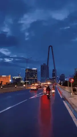 Ngày hôm qua anh tiễn em trên con đường đầy lá bay.#hinhbongcuamay#khanhphuong#nhac8x9x#nhachaymoingay 