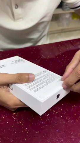 Khách yêu bên em đập hộp 14 Pro Max nè 😍  Màu đen siêu đẹp mê luôn ạ 🫶🏻  #unboxing #14promax #iphone14 #black #viral 