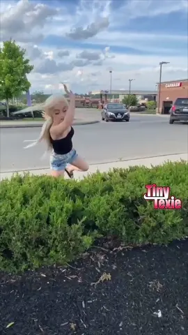 I COULDN’T MAKE IT!! CAN YOU TELL I DID TRACK IN HIGHSCHOOL YALL?? #TINYTEXIE #HURDLE #JUMP #FALL #DAUGHTER #FRIENDS #TRY #LITTLEPERSON #FORYOU