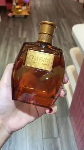 Saleeee 100ml only 1.050k thôi nhé Chưa sale 1.250k lần             𝐆𝐮𝐞𝐬𝐬       𝐌𝐞𝐧       𝐁𝐲       𝐌𝐚𝐫𝐜𝐢𝐚𝐧𝐨                #100ml__Fullbox - Nước Hoa Nam  #Mang   1   thiết   kế   vô   cùng   bắt   mắt,  thon , gọn  và  dễ  cầm  nắm. Chai  thủy  tinh   kết   hợp   cùng   tông   màu   cam   đồng,   những   đường   nét   gợi   cảm  làm   toát   lên   vẻ   sang   trọng, lịch   lãm   và   quyến   rũ.