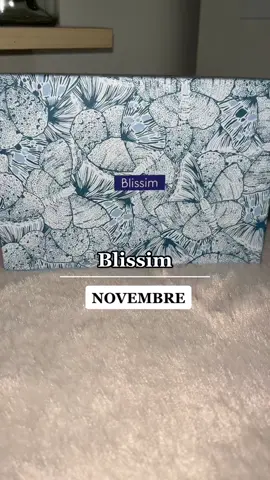 Abonne toi pour plus de contenus #unboxing #blissim #box #novembre #skincareaddict #patyka #nuxe #bravenewhair #lerougefrançais #benefit @blissim @patykaparis @benefitfrance @lerougefrancais 