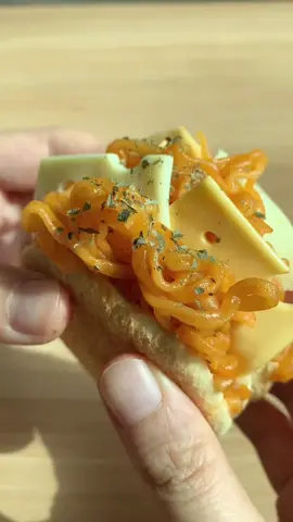 The Midnight Buldak melts the loneliness 🍜🤤 #불닭볶음면 #자정의불닭 #불닭빵 #buldak #ramen #sandwich #fyp #viral