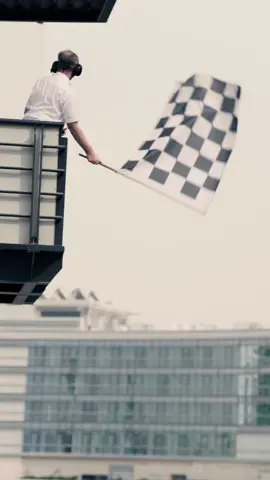 🏁 👀 #timcook #checkeredflag #chequeredflag #racing #f1 #dubaiautodrome #apple 