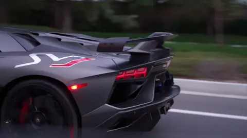 cả khu phố phải ngước nhìn #lamborghini #aventadorsvj #xuhuongtikto 