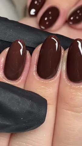 Chocolate dreams🤎💅🏼 #nails #biabnails #fyp #foryou #foryoupage #brownnails #almondnails #naturalnails #thegelbottle #nailvideo #nailinspo 