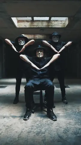 Always remember the 5th of november 🎭  #urbantheory #urban #geometryart #vforvendetta #tutting #geometry  #tuttingdance 