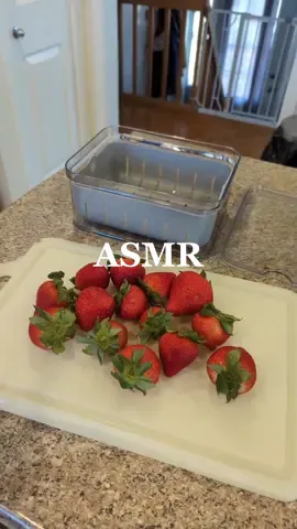 Cleaning fruits🍓🍈 #asmr #asmrsounds #CleanTok #cleaningfruit #organizedhome #amazonfinds  #cleaningwithgabie @Gabie • Cleantok & Hacks 