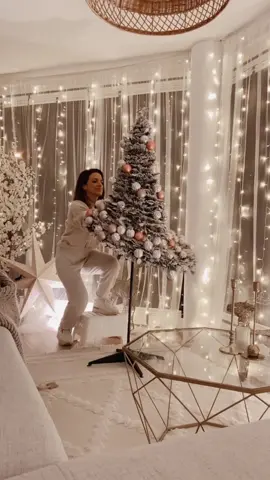 🎄Www.rosehome.es 🎄 Por fin os puedo contar dónde comprar el árbol más viral de la navidad. 🥰#christmas #navidad #arboldenavidad #christmastree #popupchristmastree #christmas2022 #natal #christmasinspo #christmasinspiration #christmasdecor #decoraciondeinteriores #decoracionnavideña #rosehome #glamdecor #homestyling #viral 