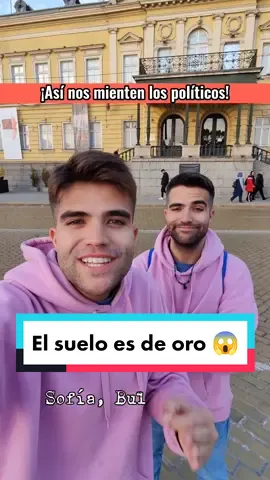 Curiosidades de Sofía, Bulgaria 🇧🇬🧐 . Si tienes pensado viajar a Sofía, la capital de Bulgaria, asegúrate de pasar  por el antiguo palacio real y es que allí verás qué el suelo es amarillo! Esto tiene una explicación bastante curiosa... solo digo que al país le costó una pasta!🪙 #viajes #sofia #bulgaria #curiosidades 