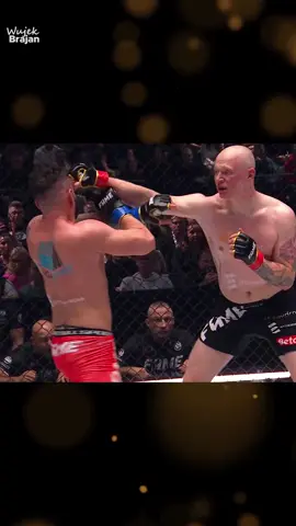 Dzinold wygrywa z Szymoolem FAME MMA 16 #dzinold #szymool #szymonbesser #besiu #mrdzinold #bungee #famemma #fame16 #famemma16 #mma #freak #walka