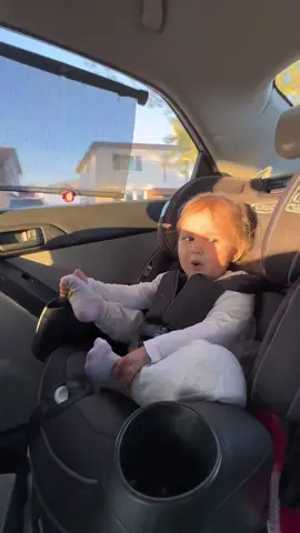 Ола ола ла ла Анастасійка співає)