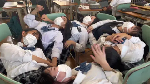 ほんまに笑い止まらんかった#椅子チャレンジ #jkの日常 #sjk #jkブランド #おもしろ #ほぼ女子校 #ゴリラ女子高生 