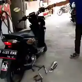 ini video aslinya. kalo mau cari di yt nama channelnya 