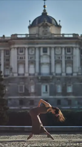 B A L L E T  I N  T H E  S T R E E T #ballet #ballerina #pointeshoes #dancer #shooting #photoshoot #photoshooting with ballerina @Xenia