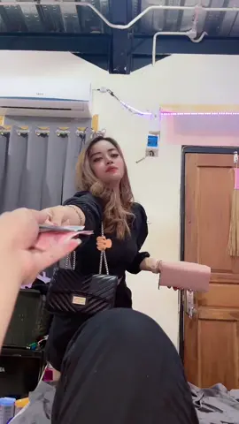 Kasih jajan siapanihh sok biar mantan kamu bete sama kamuu #widpiw🖤 