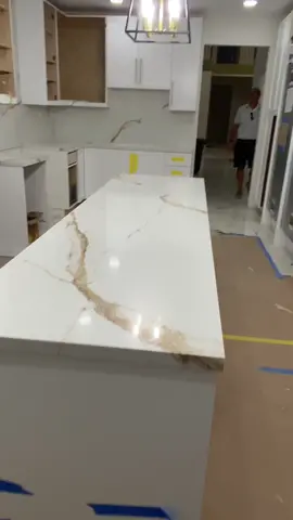 #newkitchen #quartz #calacattagold #whitecabinets #newcountertops #kitchenprocess #kitchencountertops #granitecounters #quartzite #kitchendesign #floridarealtor #realtor #floridarealtor #desiners #miteredges #customstone #cumstomdesign 