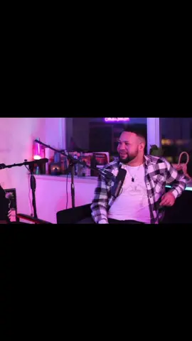 Do you let people buy you drinks at the bar? #podcast #podcastclips #podcasting #goviral #jeffreydahmerinterview #jeffreydamhermonster #jeffreydahmernetflix 