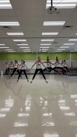 Bop it!! With LHS dance team 💚💛 #bopit #danceteam 