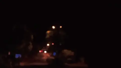 kok kita sekarang jadi asing.    #laguinggris #holdon #lirikvideo #mengsad #storywakeren #fyp #fyplagi #xzz 