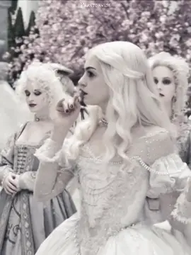 The White Queen treats trees as people, while the Red Queen treats animals as objects  #aliceinwonderland  #alicethroughthelookingglass #whitequeen #mirana #edit #foryoupage #fyp #fypシ 