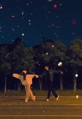 Coi clip này xong Tự nhiên cái muốn có người yêu ngang hà 🥲  #dance  #couple  #coupledance  #balletdancer #ballet  #lovesongs  #night  #chinese #chinesecouple #dinhmenhanhyeuem #你的快乐 #douyin #douyin_china #lover #lovedancing 
