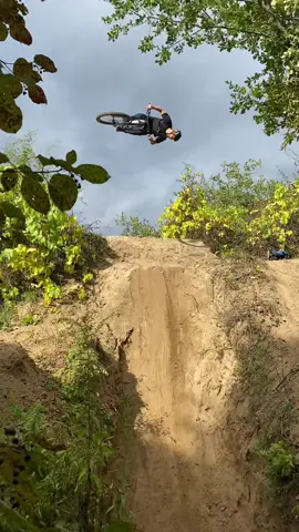 Nice Flatspin by @Peter Henke💨💨💨 #CLLCTV #MyCanyon #MTB #Viral #ForYouPage #FYP #FY #Jump 