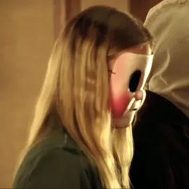 Dollface y sus motivos ☠🔥🔥  #thestrangers #thestrangerspreyatnight #thestrangers2 #thestrangers2008 #thestrangers2023 #losextraños #losextraños2 #losextrañoscacerianocturna #peliculadeterror #parati #you #thestrangerspreyatnightedit #horror #terror #asesino 