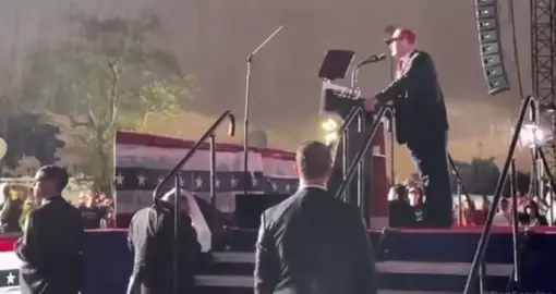 Trump speaks at a rally in Miami FL under the pouring rain 11/6/2022 #trump #trump2020 #trump2024 #republican #rondesantis 