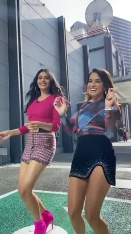 Bailecito con mi @Kristal Silva 💃🏻 #GenshinImpact32 #laurag #fouryou #fupシ #parati #tiktok #video #tv #tvhost #otd #dia #vengalaalegria #tvazteca #kristalsilva 