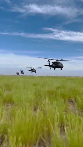 UH-60 Black Hawks taking off during a training mission  Video by MSgt. Becky Vanshur #uh60 #blackhawk
