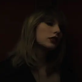 So scarlet, is was maroon #foryoupage #taylorswift #midnights #tradução #maroon 