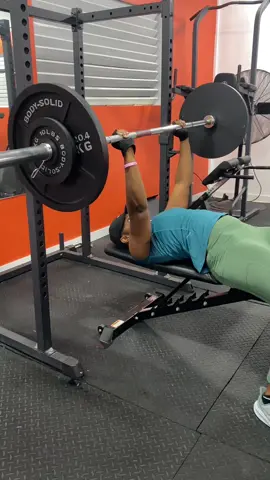 Time to put in that work 💪🏾💪🏾 Big CHEST DAY👊🏾👊🏾 155lbs @ 3 reps🔥🔥🔥 170lbs @ 1 rep 🔥🔥🔥 PR  OMG 😳 I could’ve done one more rep at that 170lbs if I had a spotter...next time. 😉 I can’t wait to improve my technique ...then it’ll be on and popping 🤩🤩  #focusedfitness242 #muscletech #chestdayworkout #gobigorgohome #femalepersonaltrainer #strengthtraining #heavybenchpress #athletelife #bahamasfitness #trainlikeabeast #womenwholift #fitnessmotivation #fitlifestyle #vaporx5 