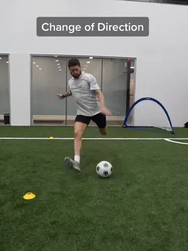Simple pattern to work change of direction while dribbling #Soccer #football #soccertraining #soccerdrills 