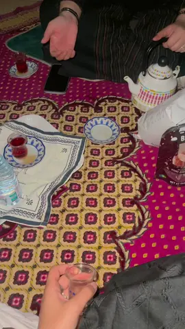 لما نقرر نطلع انا وصديقاتي بعد الدوام . #كشته_طلعه_بر 