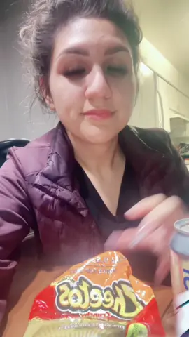 Cuando andas haciendo lo q no deves hacer. Se antojan pero ya sabemos q no se puede 🤣🤣🤣🤣 #gastricsleeve #mangagastrica #cirugiabariatrica #bariatricsurgery #weightlosssurgery #nosoda #flaminhotchettos #cravings #badcravings #gastricsleevesurgery #gastricsleevejourney 