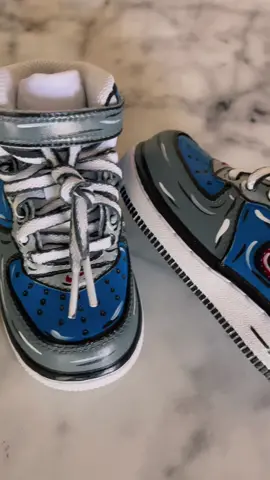 The little toddler version?! My heart 💙 #customshoes #customsneakers #toddlershoes #kidsfashion #fashion #nike #nikeairforce1 #toddler #kids #kidshoes #sneakerhead #sneakerheads 