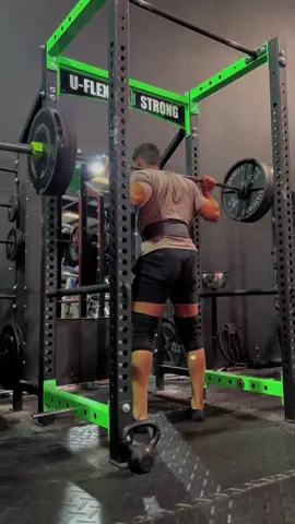 It’s leg day baby 😈 #legday #Fitness #charlestongym #uflex #uflexstronghouse 