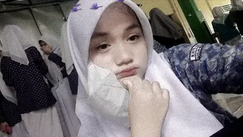 ....#CapCut #liriklaguviral #tempatviral #bismillahfyp #pgncantik #masukberandafyp #masukberandagak #viraltiktok #fypシ 