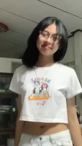 ไม่กล้ามองกล้องว่ะเขิน5555