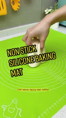 non stick silicone baking mat Suitable for small cake, pudding, jelly, bread, curtain,pizza etc Forceful adsorption function ,it can not move freely #siliconemat#nonstickmat#KitchenHacks#tiktokshop1111megadeals#fyp#viral