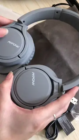 found the best headphone!! you can use it for 1 week without charging 😭 soooooooo worth itttt huhu #headphones #reco #music #fyp #mpowheadphones #wirelessheadphones #copylink #mician00 #xyzbca #trend #budolfinds #tiktokshop #aesthetic #musthave #unboxing