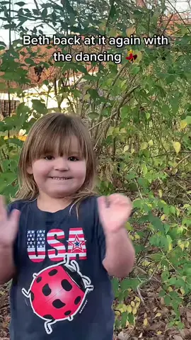 She loves to dance! #dancing #bethyclaire #MomsofTikTok 