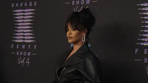 Rihanna's arrives at the Savage X Fenty Show #rihanna #fentysavage #fabtv #redcarpet #rihannavideo #premiere
