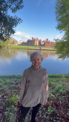 Our soon to bloom is almost here.. and just look what a short walk away from our 1 bedroom, ground floor apartment has to offer 🥂💚🌳🏰☀️🥘 .. what a lifestyle to be had!! 🪴 #soontobloom #comingsoon #newinstruction #hamptoncourt #westmolesey #surrey #estateagent #hamptoncourtpalace #Lifestyle #Love #realestate #minthomes 