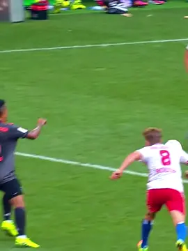 اجمل تمريرات في كرة القدم الاخيرة رهيبة 🔥🔥#funny #funnyvideos #fypシ #football #sports #foryoupage #اكسبلور #fy 