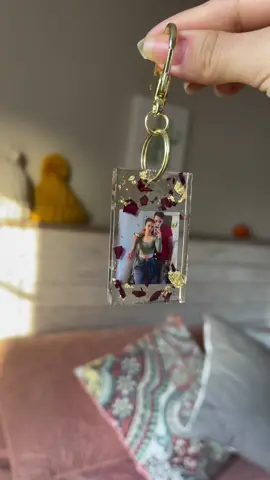 Custom picture keychains                      #resin #parati #fyp #resinkeychain 