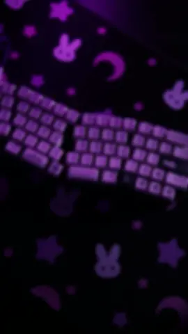 orange boy ergo build!! been really loving creating these keyboards 🥰 Keyboard from MechWild!!  #pcsetups #nerd #GamerGirl #customkeyboard #mechkeyboard #techtok #keebswitches #fyp #4u #4you #keebtok #hobby 