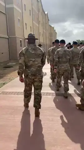 I left my home to join the army... version 2.  @queenlock1989_  @vettie721  #cadence  #usarmy  #army 